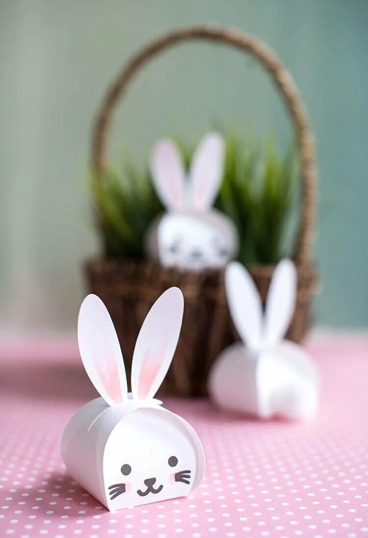 Как сделать зайку. Как сделать зайку. Поделки из киндеров яиц. Интересные поделки. Новогодняя поделка кролик.