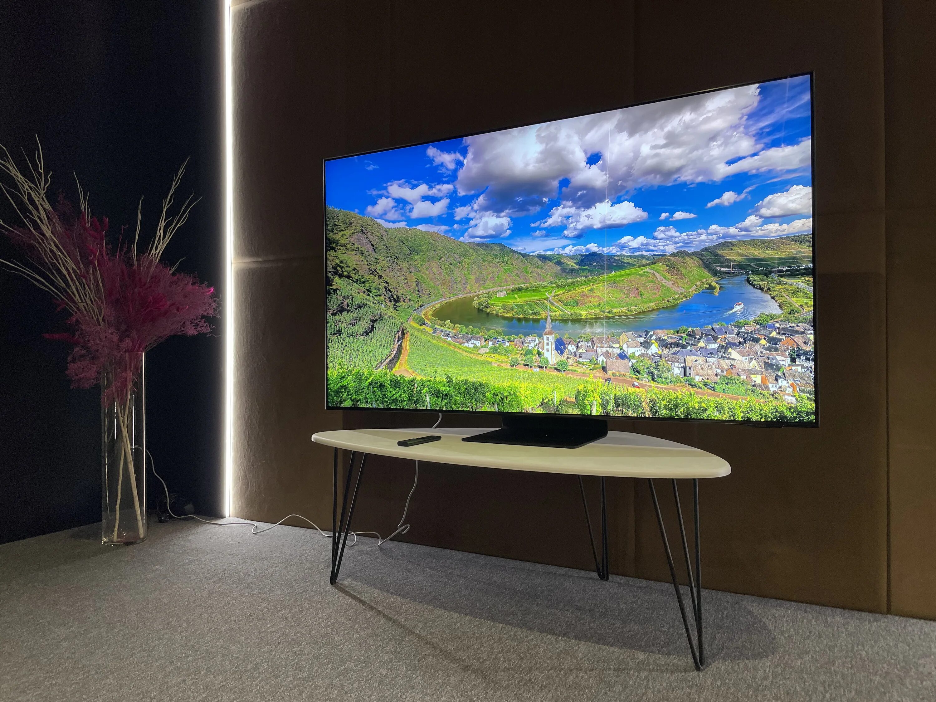 Бюджетный телевизор 50. Samsung QLED 2021. Телевизор самсунг QLED 55 дюймов. Samsung Neo QLED qn90a.