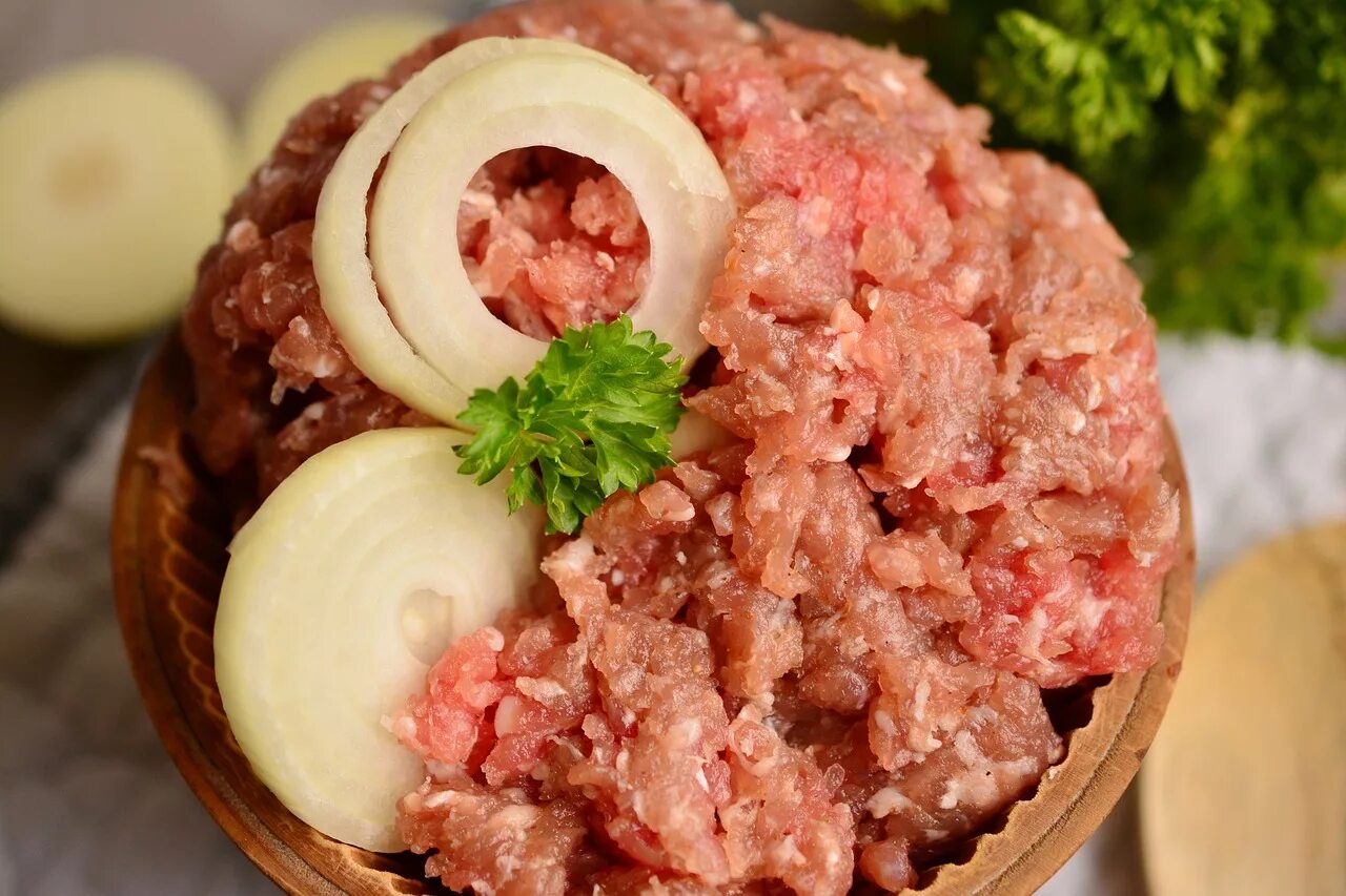 Чтобы фарш был вкусным что добавить. Фарш. фарш свиной. фарш фото. мясной фарш.