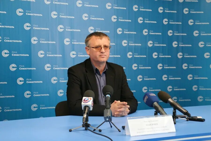 Дгх севастополь. Полтавский ук севастополь. Городское хозяйство севастополь. Жкх севастополь. Начальник управляющей компании севастополь фото.