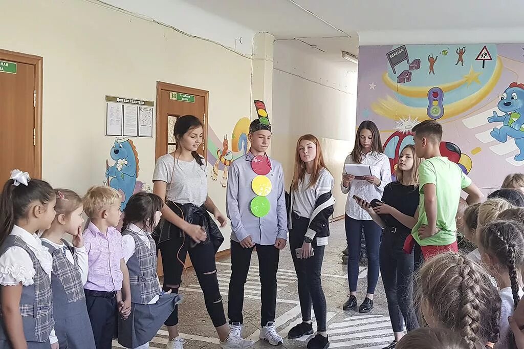 Школа 25 гелиос находка учителя. Школа 25 гелиос находка фото. Школа номер 25 гелиос находка. Школа 25 гелиос находка. 25 школа находка.