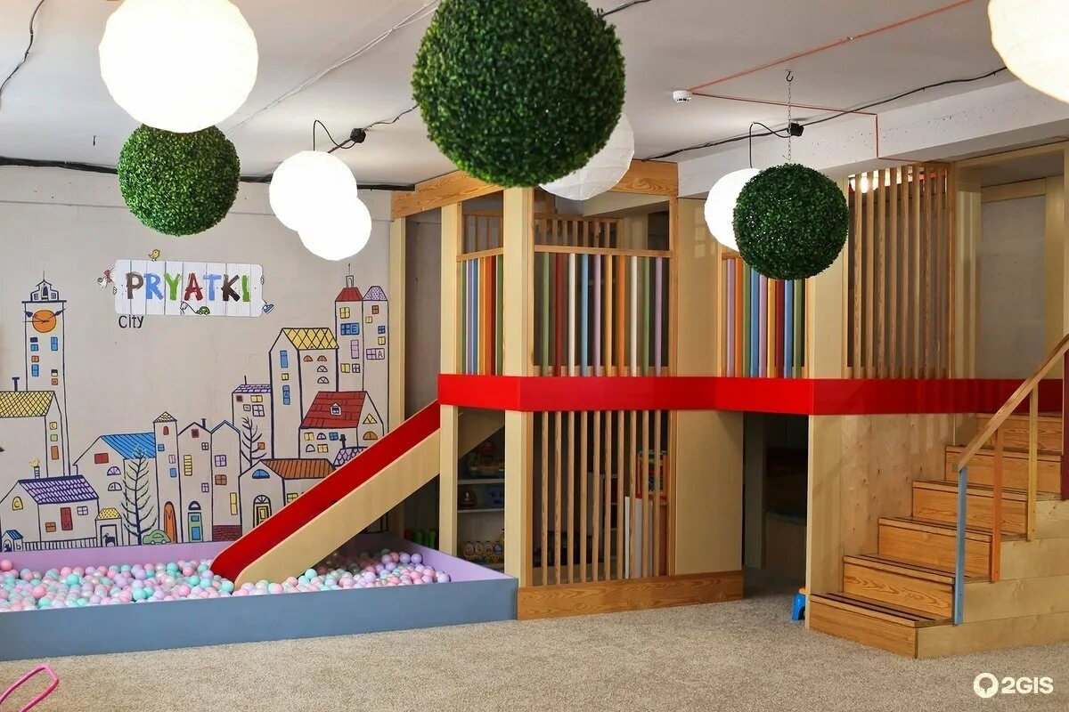 Лофт с детской игровой зоной. Лофт с игровой комнатой для детей. Лофт для детского дня рождения. Детский лофт с игровой зоной. Детский лофт с игровой зоной.