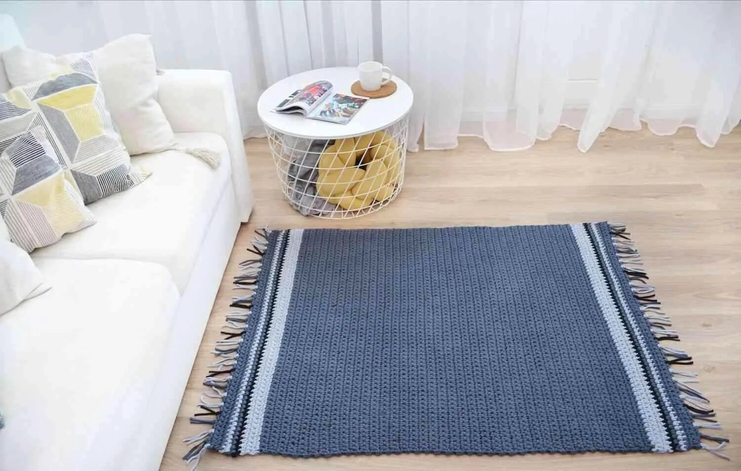 Коврик для ванной из трикотажной пряжи. Прямоугольный коврик из трикотажной пряжи. Ковер из трикотажной пряжи прямоугольный. Прямоугольный коврик из трикотажной пряжи. Вязаный ковер.
