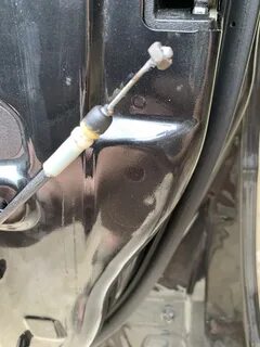 Не открывается правая передняя дверь
