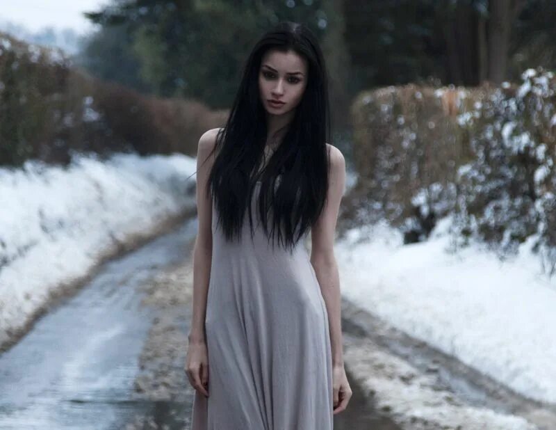 With long dark hair. Фелис фавн. Фелис фавн модель. Элис фавн. Felice Fawn 2021.