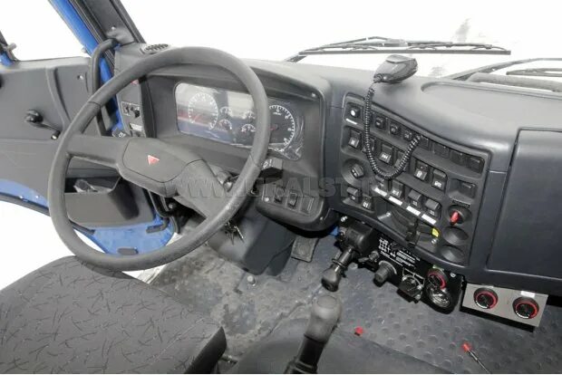 Камаз 65115 евро 4 панель. Камаз 43118 салон. Панель управления камаз 65115. Управление камазом 6520. Кнопки управления камаз 65115.