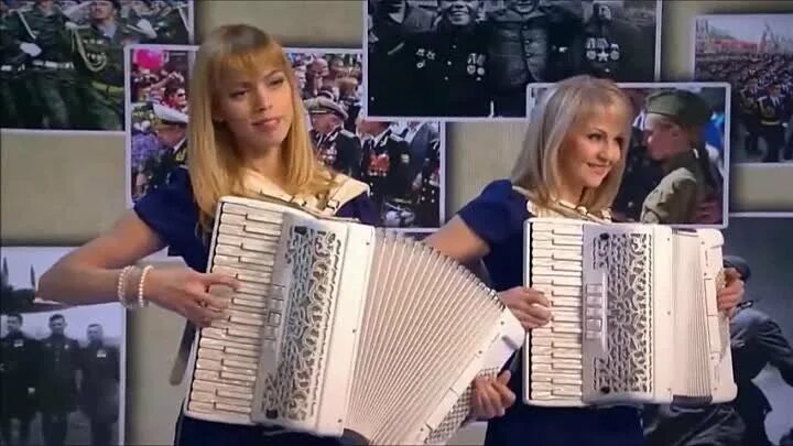 Дуэт любаня песня. Трио аккордеонисток любаня. Группа любаня аккордеон. Группа любаня аккордеон. Дуэт любаня фото в купальнике без фотошопа.
