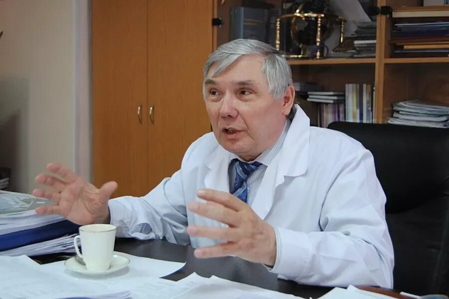 Главный врач краевой больницы барнаул. Главврач больницы барнаул. Главврачи алтайского края. Деревенский врач. Алтайская краевая офтальмологическая больница кгбуз г барнаул.