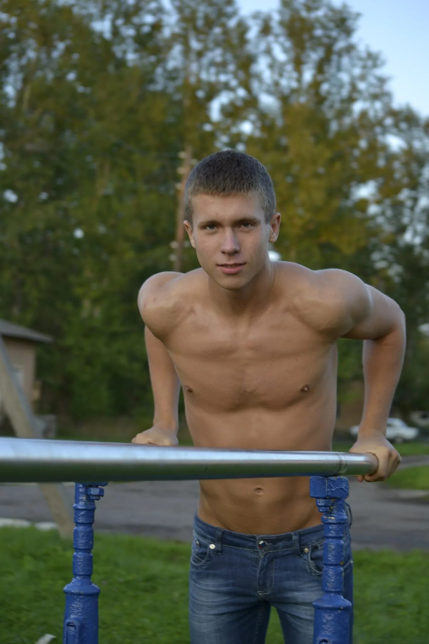Мужчины вк 18. Молодые спортивные парни. Спортивные русские парни. Спортивный молодой парень.