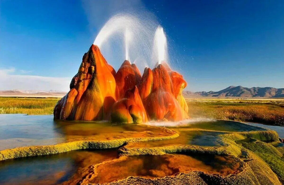 Гейзер фонтан на камчатке. Гейзеры в мире. Гейзеры в мире. Гейзер строккюр в исландии. Йеллоустонский национальный парк сша гейзер.