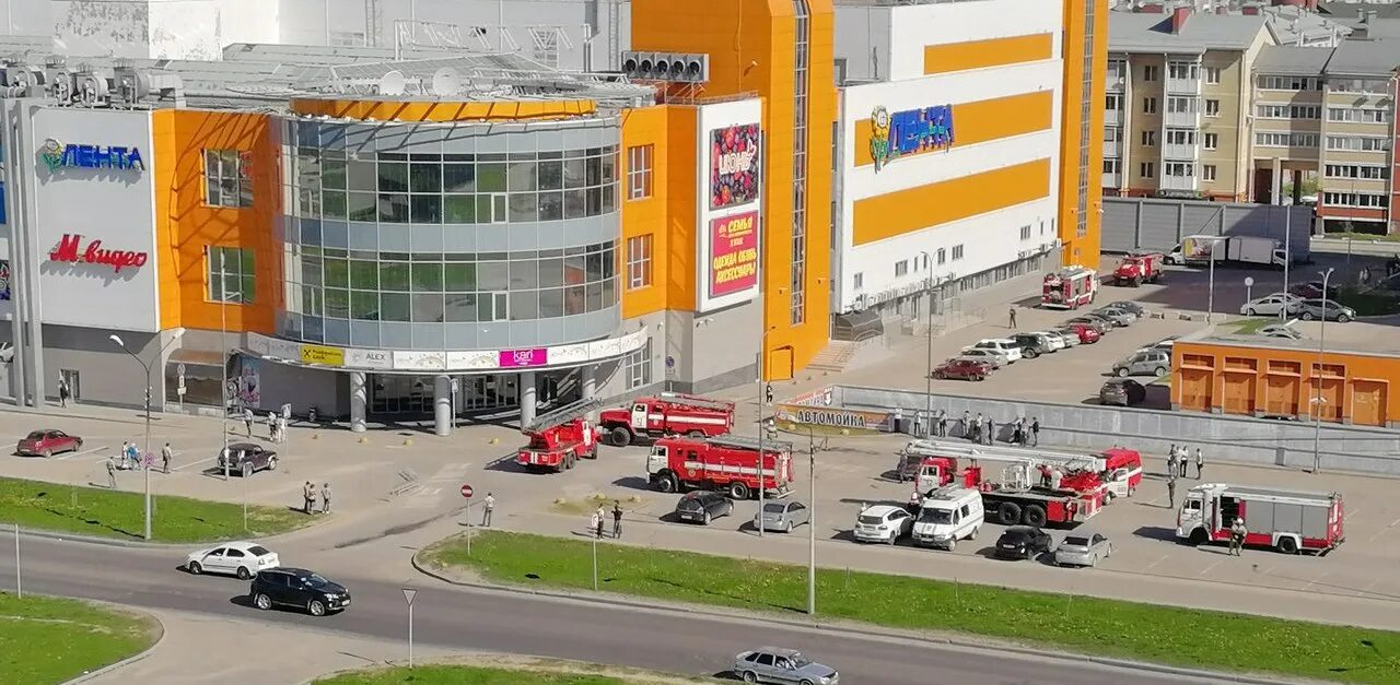Тц июнь режим работы. Трц июнь череповец. торговый центр июнь череповец. июнь череповец магазины. тц июнь спб.