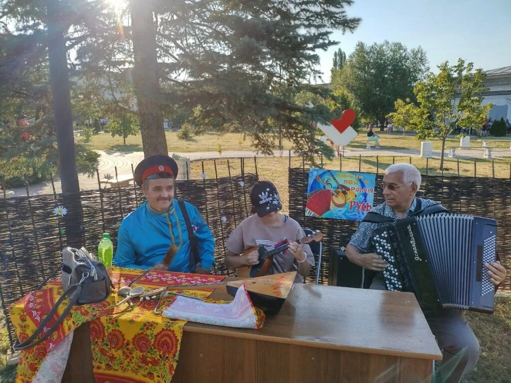 Город морозовск ростовской. Черноярская. Морозовск 13 июня. Центральная площадь морозовск. Морозовск 13 июня.
