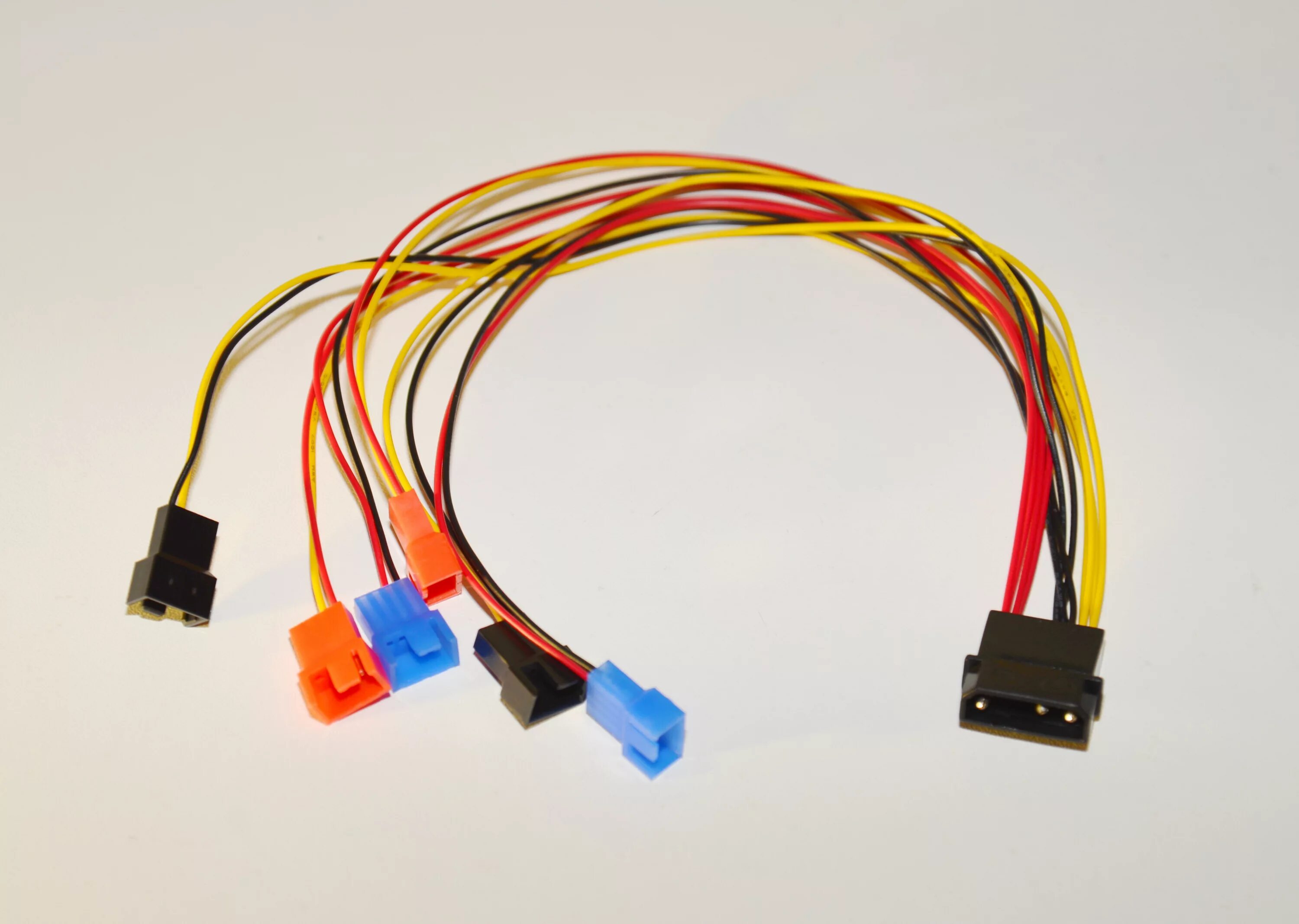 Разветвитель для кулеров 4. Molex 4pin на 2pin. Разветвитель Molex 4 Molex. Переходник RGB 4pin Molex. Molex 4 Pin 2+2pin.