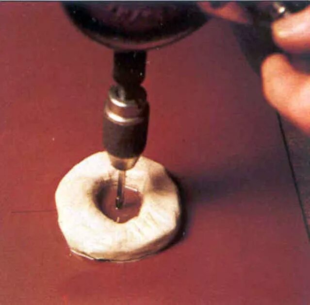 Просверлить вазу. Просверлить вазу. Отверстие в стекле своими руками. Сверление отверстий в стеклотаре. Вырезать дырку в стекле.