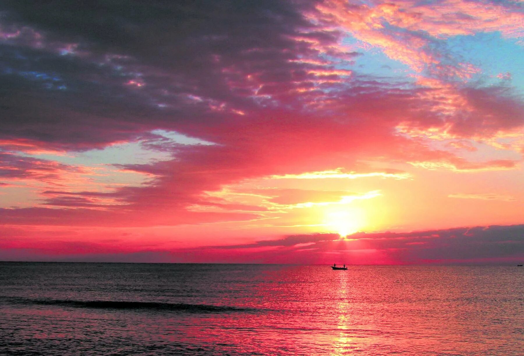 Красивый закат. Закат на море. Самый красивый закат. Красивый закат солнца. Тайланд карон бич.