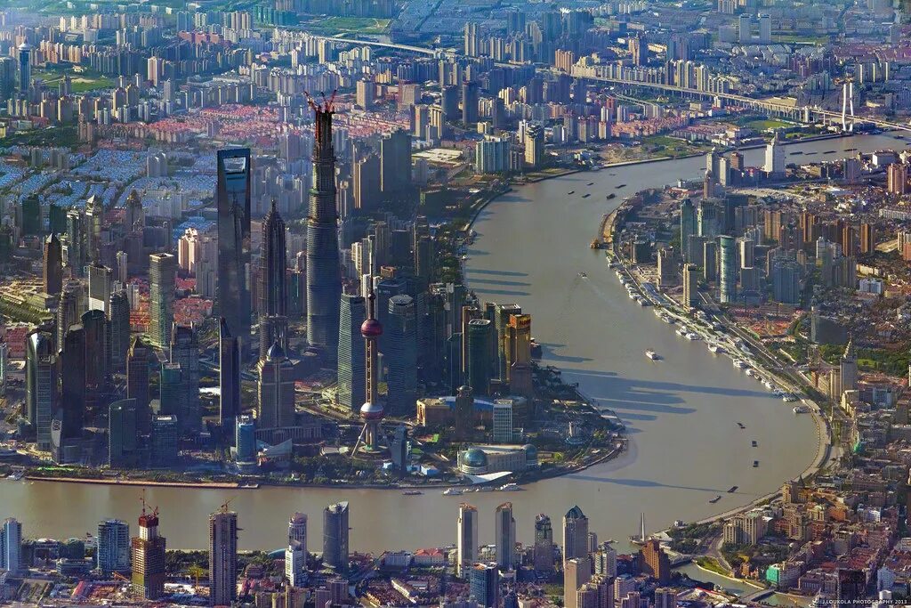 Самый большой округ в мире. Китай Шанхай 2000. Шанхай в 2000 году. Шанхай самый большой город в мире. Население Шанхая 2023.