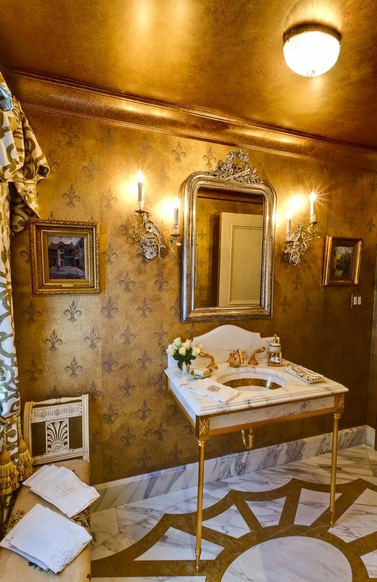 Золотая ванная. Золотая комната. Комната с золотом. Золотистая ванная комната. Золота ванна комната