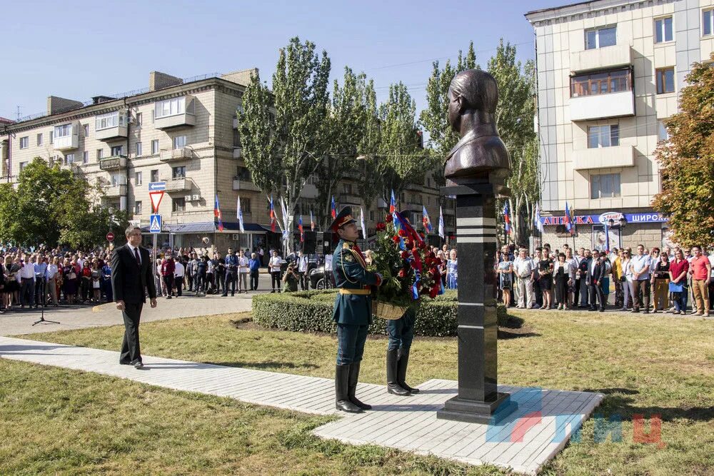 Союз ветеранов афганистана луганщины. Луганск лнр сегодня. Красный луч лнр. Луганск центр города. Луганск 2012.