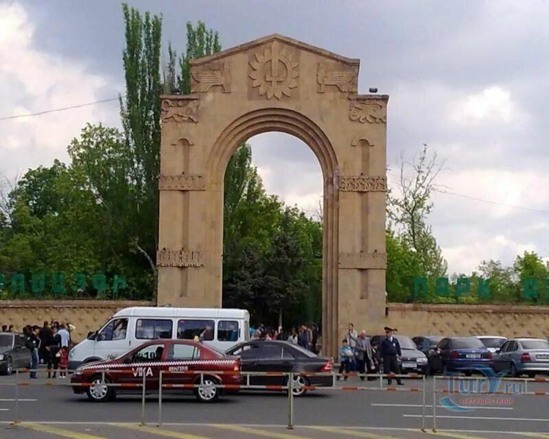 Парк Ахтанак в Ереване. Парк Победы Ереван. Ереван парк Ахтанак парк победа. Парк Шаумяна Ереван.