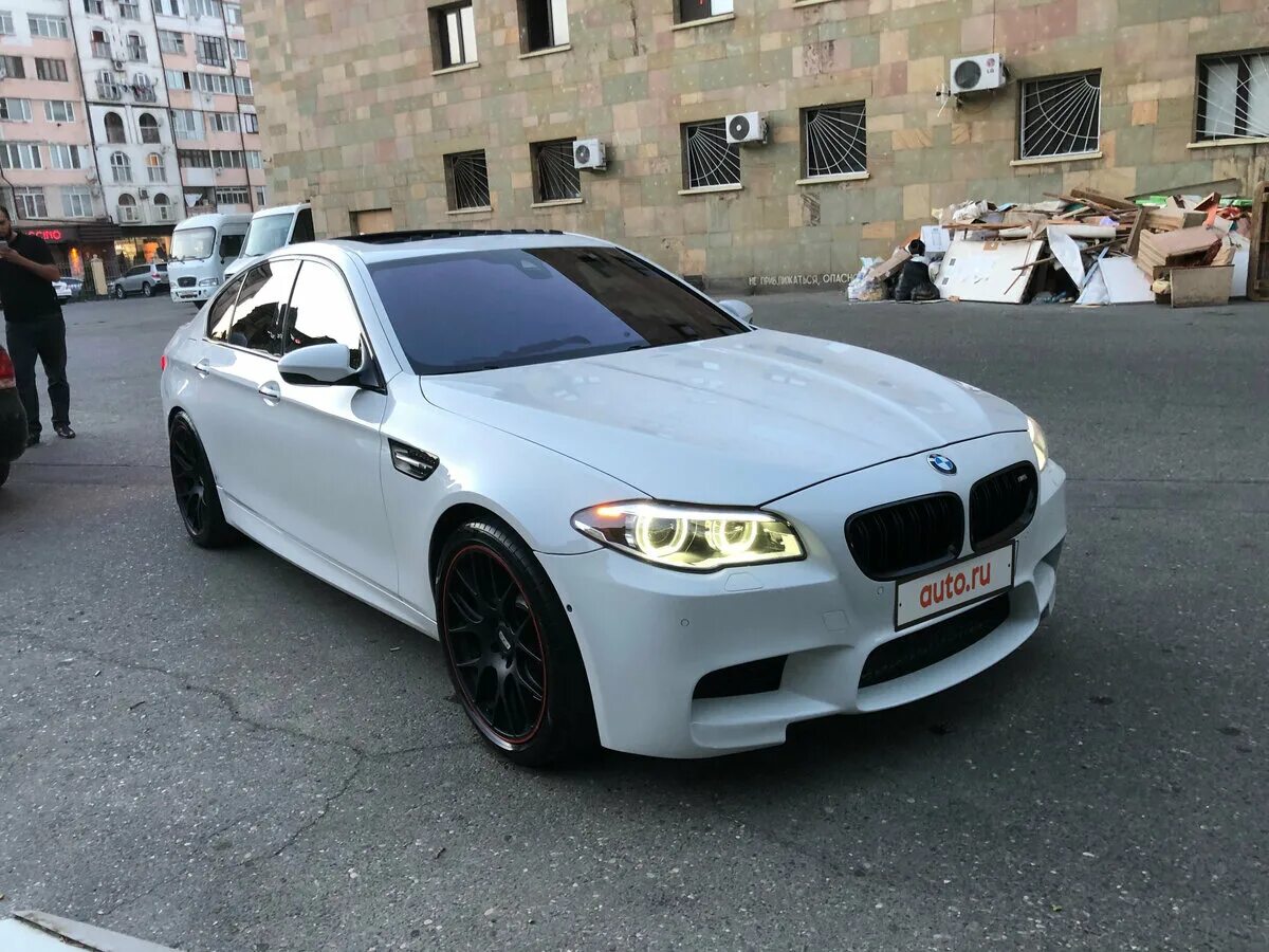 BMW m5 v (f10), 2012. БМВ м5 ф10 Махачкала. BMW m5 v (f10) 4.4 AMT белая. Купить белую бмв