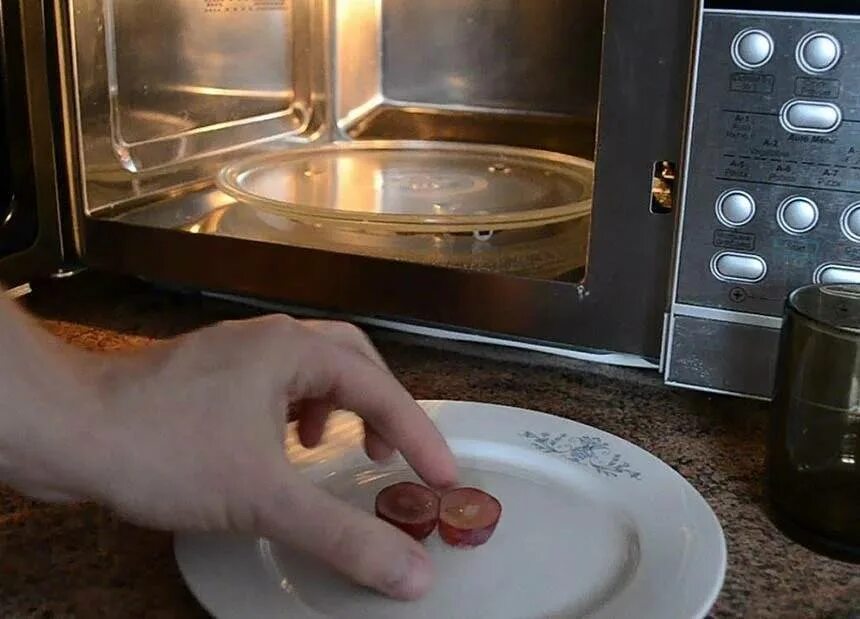 Ли стеклянную микроволновку