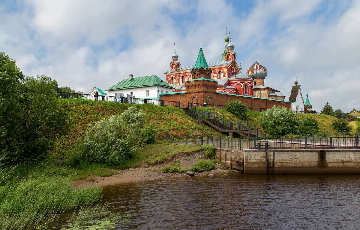 Никольский монастырь в старой ладоге. Никольский мужской монастырь в старой ладоге. Староладожский никольский мужской монастырь. Никольском монастыре в старой ладоге. Никольском монастыре в старой ладоге.