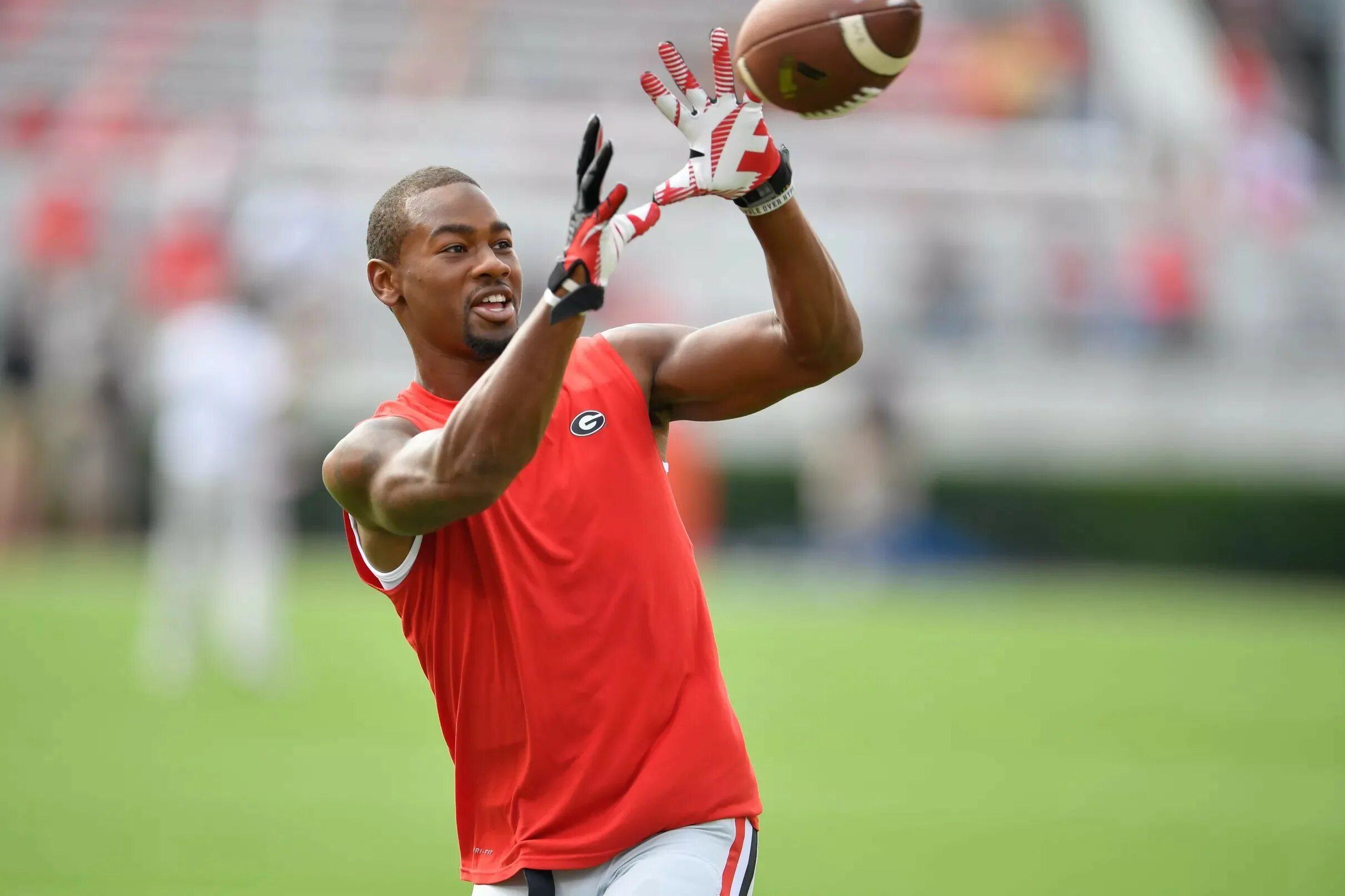 Helped to catch. Catch. поймать мяч. catch a ball. to catch.
