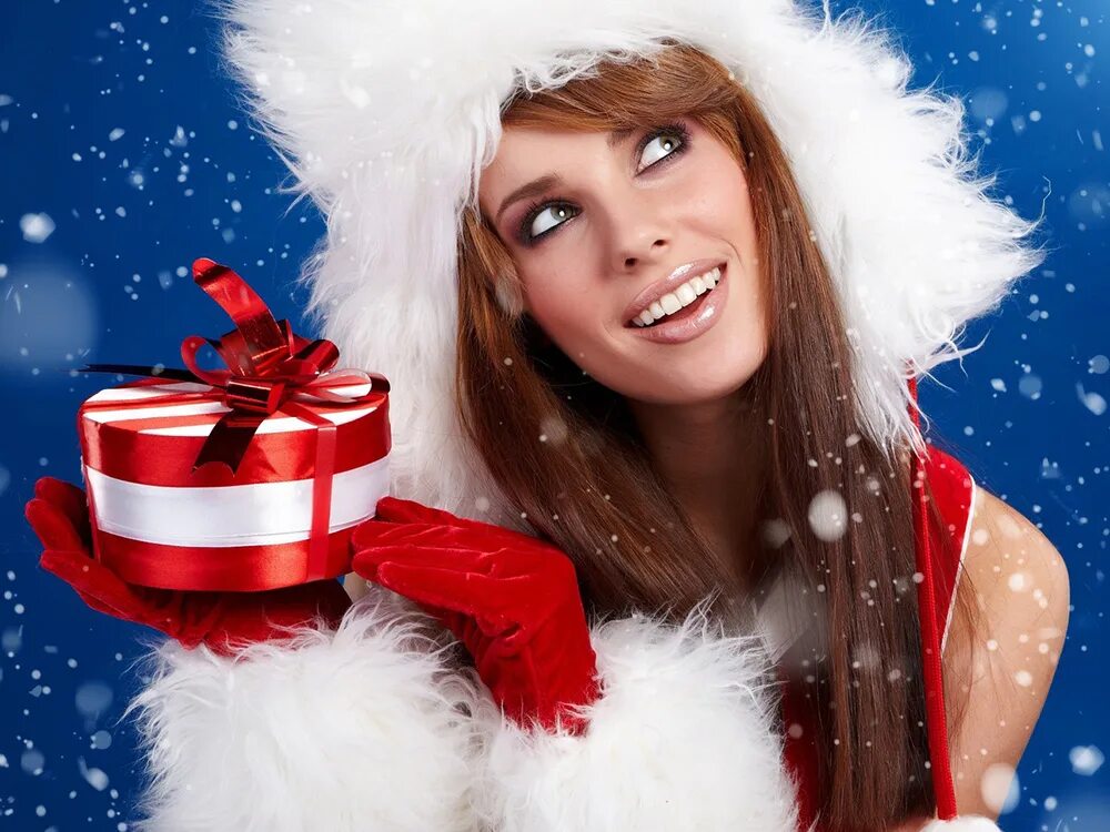 Дед мороз и снегурочка в россии. Дед мороз и снегурочка красивые. Настоящий дед мороз и снегурочка. Снегурочка. Фотосессия дед мороз и снегурочка в лесу.