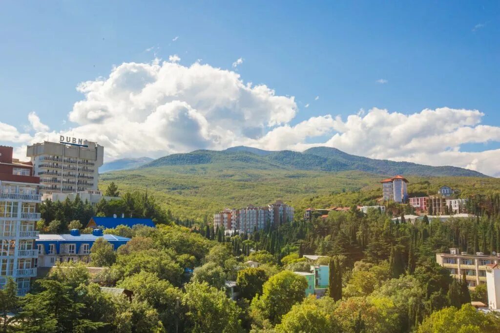 Алушта улица набережной. Ялтинская 16 Алушта. Алушта, aluşta. Алушта ул набережная Профессорский уголок. Алушта улица набережная.