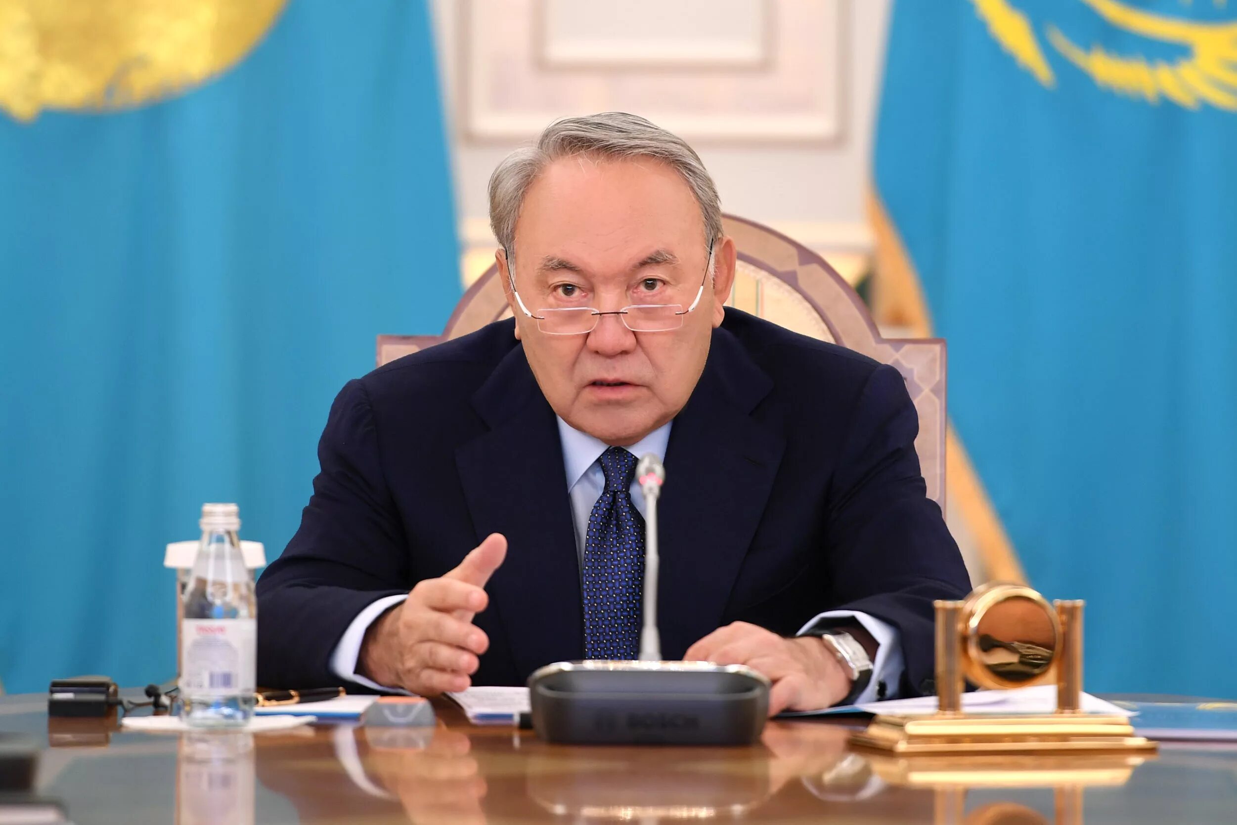 Назарбаев новости. Нурсултан назарбаев грустный. Нурсултан назарбаев. Назарбаев 1991. Казахстан нурсултан назарбаев.