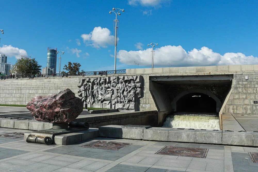 Екатеринбург плотинка день города. Концерт в историческом сквере екатеринбург. Праздник екатеринбург плотинка. Плотинка краснотурьинск. Площадь плотинка екатеринбург.