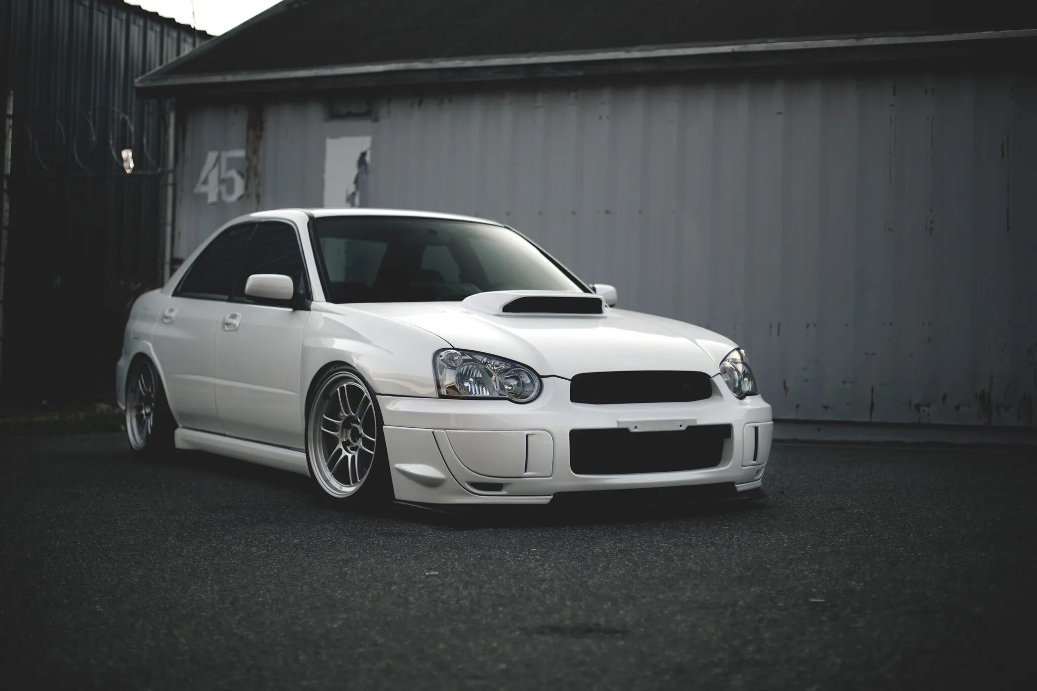 Субару белая. Subaru wrx sti белая. subaru impreza wrx sti 2004 white. subaru impreza wrx белая. subaru impreza wrx sti white.