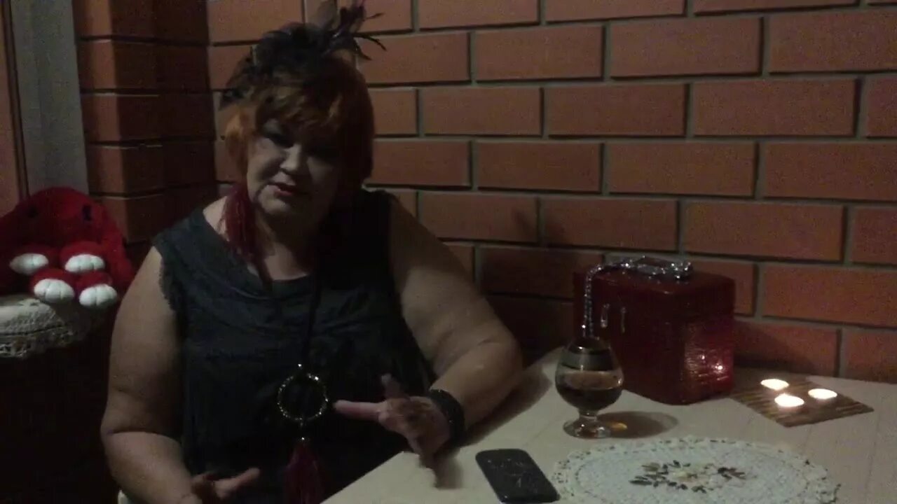 Бабушка мошенничество. Целители смоленск. Бабка делает приворот. Целитель фото. Целители смоленск.