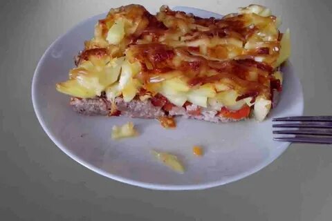 Запеченное мясо с картофелем и сыром