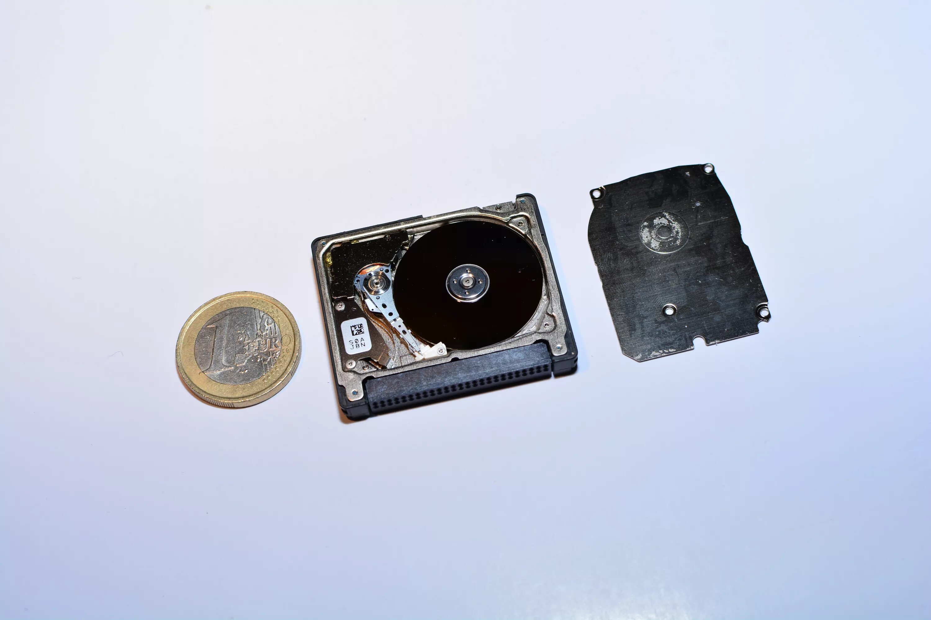 Мини жесткий диск. Mini disassembler. Mac mini 2008 разбор. Hard disk usb 1995. Alexa mini жесткий диск.