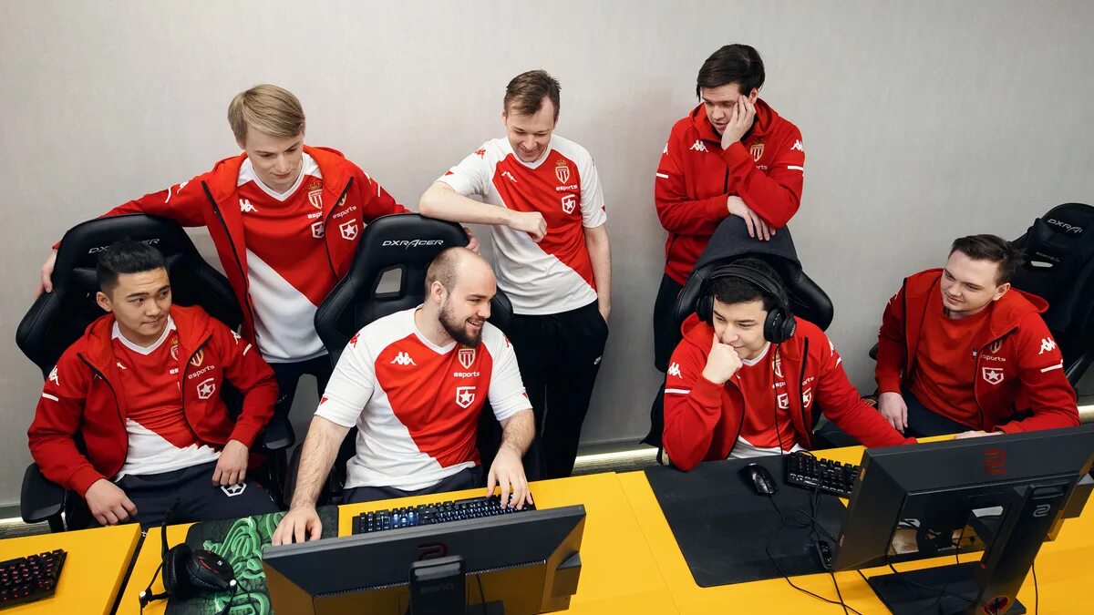 Dota 2025. Дота 2 gambit monaco. гамбит дота команда. команда гамбит дота 2. киберспортсмены мажор 2025.