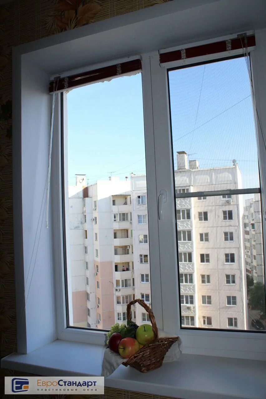 Пластиковые окна в панельный дом. Окно обычное. Окна в панельных домах пластиковые окна. Окно в обычной квартире.