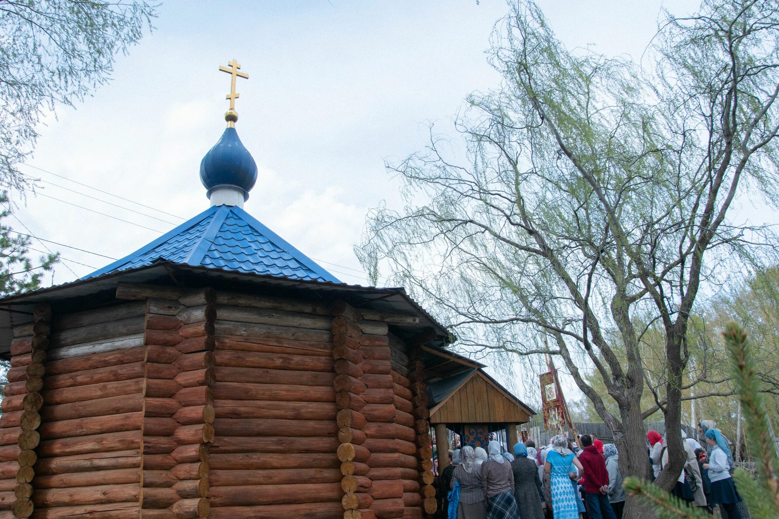 Живоносный родник. Храм Живоносный источник в Бибирево. Живоносный источник Казань Савиново. Посёлок Савиново Церковь Живоносный источник. Часовня купель Савиново Живоносный источник.