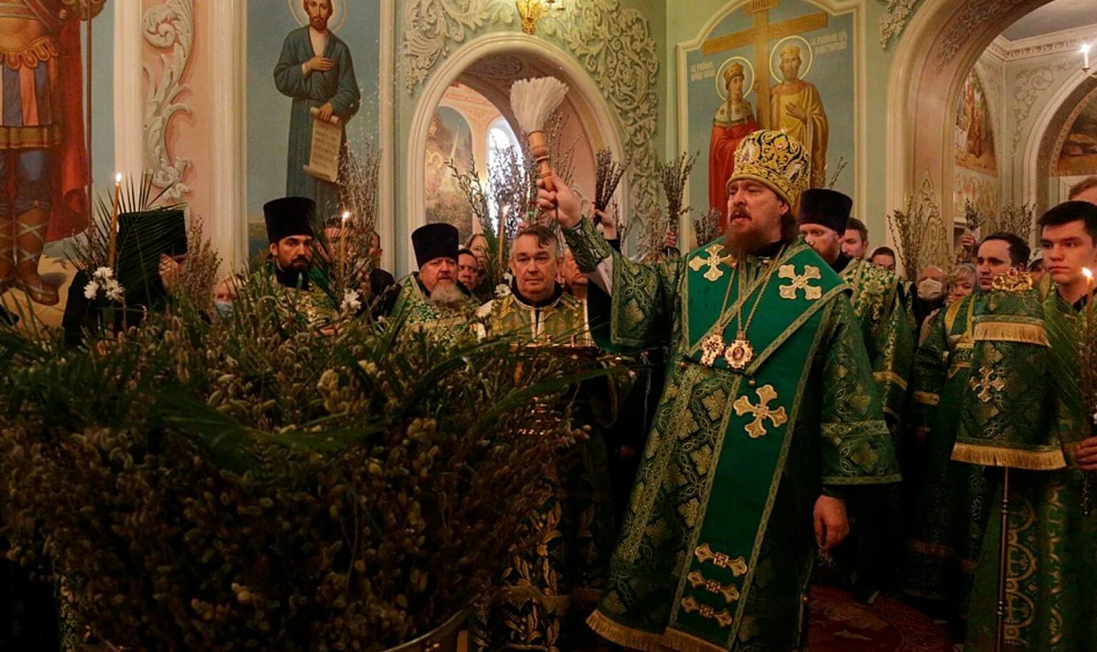 Пасха храм. Верба храм. Крестопоклонная неделя великого поста 2021. Воскресенье у православных. Празднование православной пасхи.