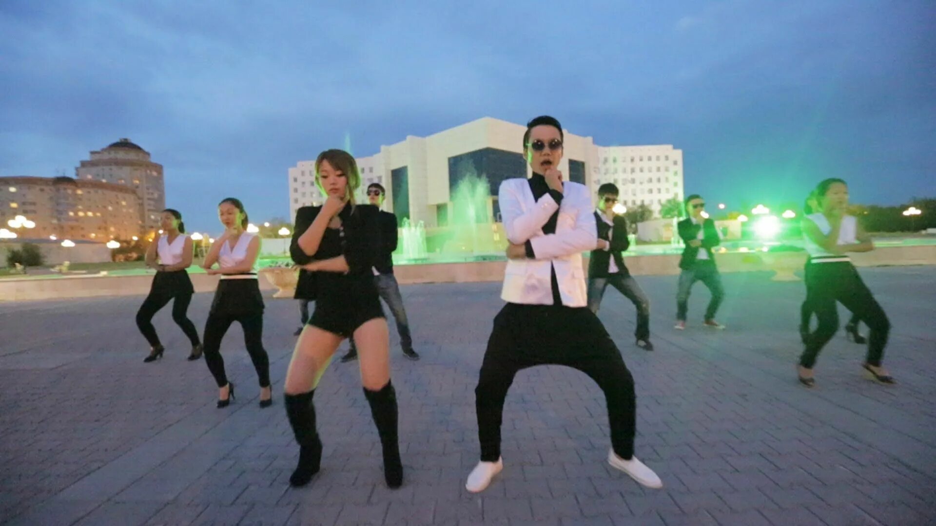 Псай Gentleman. Psy Gentleman клип. Psy Gentleman девушка. Опа гамна стайл.