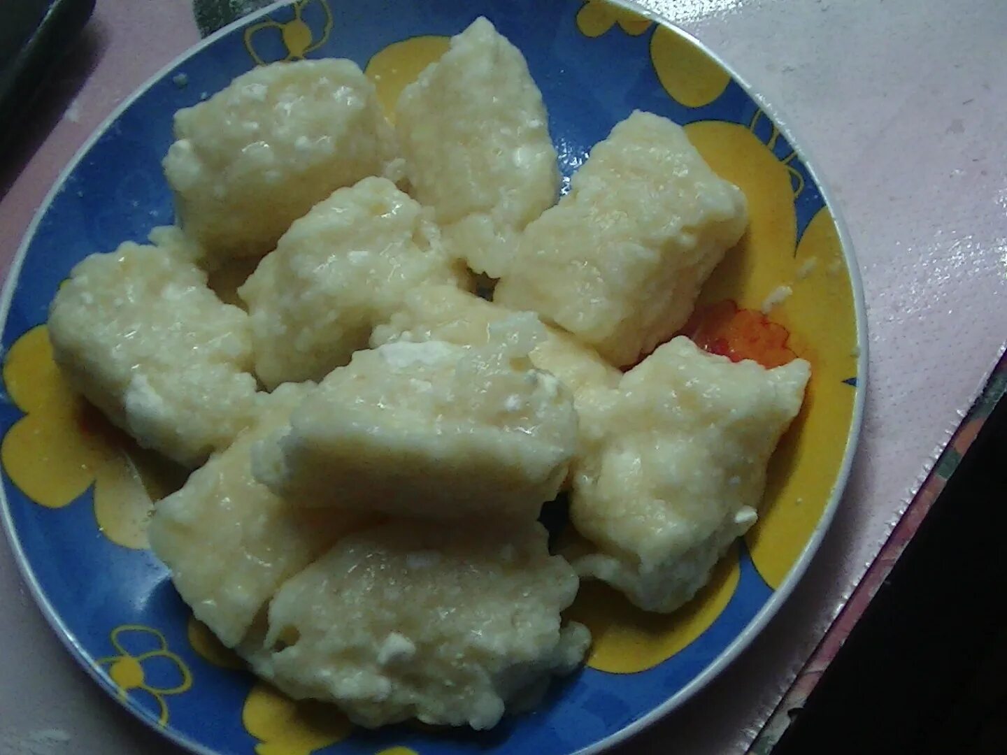 Вареники с маслом. Вареники с творогом. Галушки с пюре картофельным. Вареники со сливочным маслом. Адыгейские вареники.