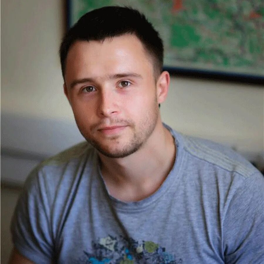 Он обычный парень
