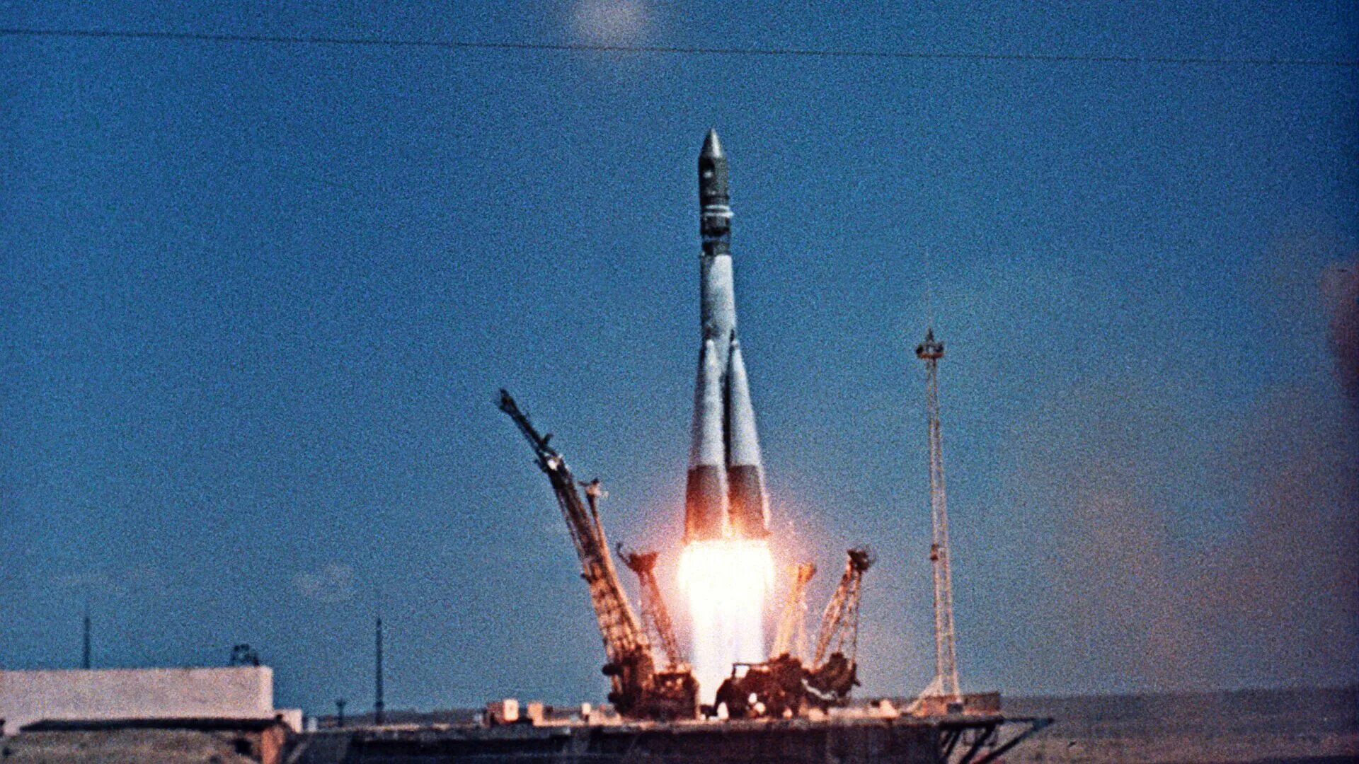 Гагарин первый в космосе на каком корабле. Космический корабль Восток Юрия Гагарина 1961. Ракета Юрия Гагарина Восток-1. Первый космический корабль Гагарина Восток 1.
