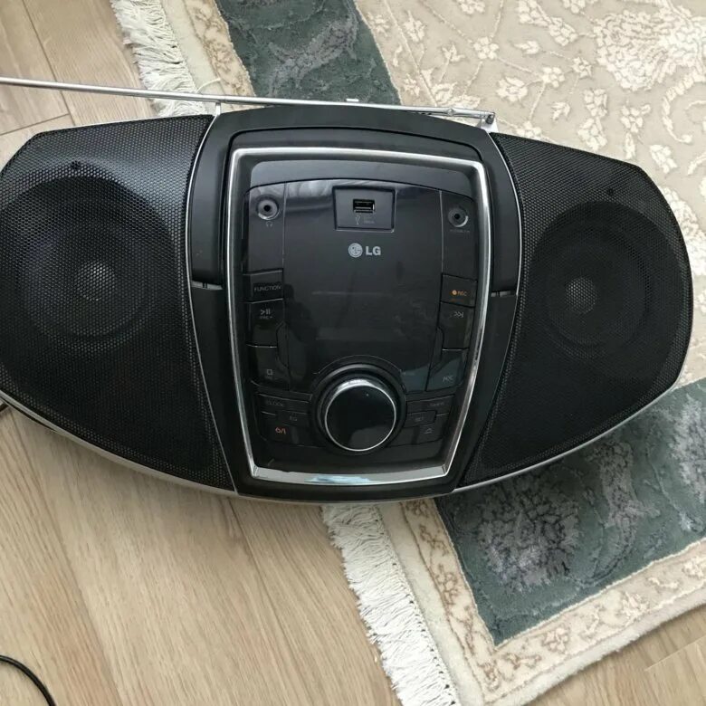 Аудиомагнитола lg sb-74. Бумбокс магнитофон lg 2000. Стильная портативная магнитола lg sb156. Бумбокс магнитола lg 735. Бумбокс lg cd-m373.