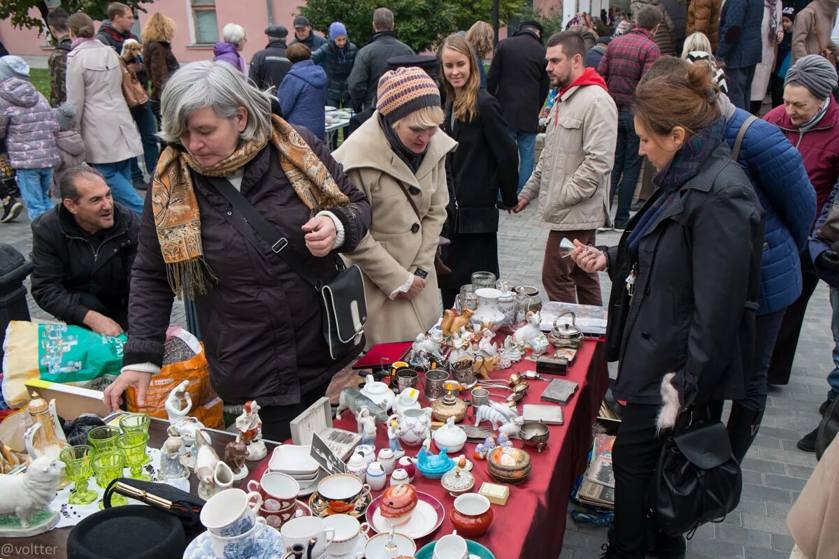 Блошиный рынок в екатеринбурге. Уралмашевский блошиный рынок Екатеринбург. Блошиный рынок у станции “Преображенская площадь”. Блошиный рынок в Девяткино 1995. Блошиный рынок площадь Ильича.