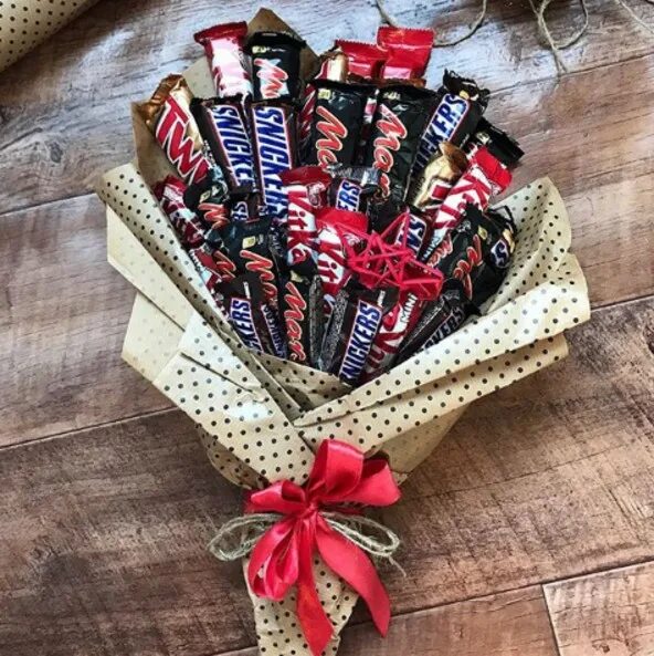 Оригинальный подарок девушке. Сладкий подарок на день рождения. Подарок с фотографиями идеи. Что подарить девушке брата. Необычные подарки.