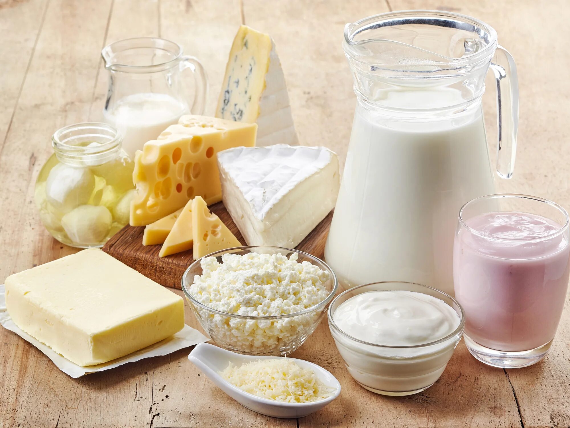 Какие продукты приводят молоко. Молочные продукты. Кисломолочние продукт. Молоко и кисломолочные продукты. Кисломолочная продукция.