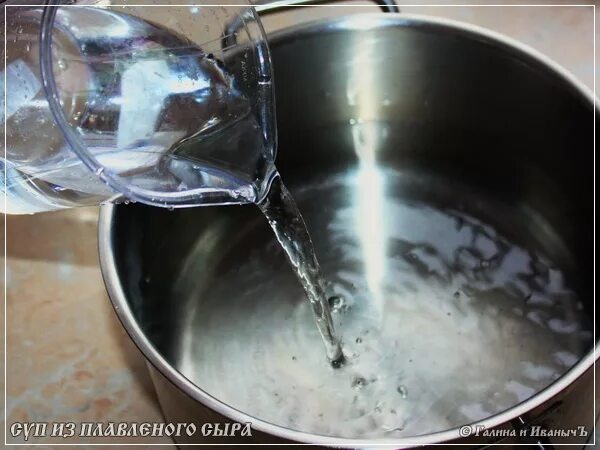 кипящая вода. в кастрюлю налили воду. налить воду в кастрюлю. в кастрюлю налили воду. в кастрюлю налили воду.