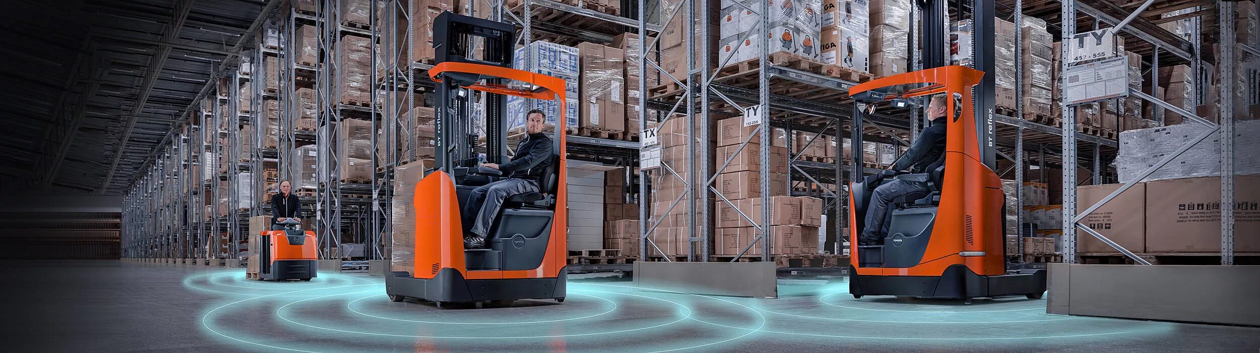 Техника используемая на складе. Ричтрак Toyota. Ричтрак БТ Тойота. Высотный штабелер ричтрак. Складская техника ричтрак.