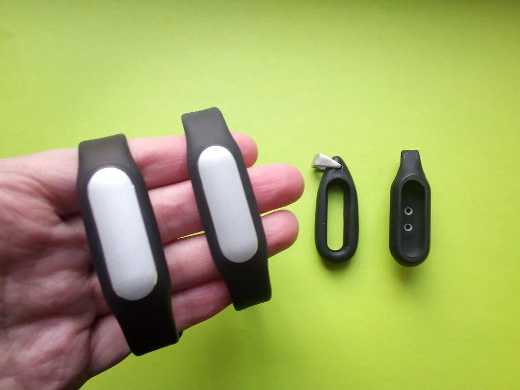 Как включить браслет xiaomi band 8. Mi Band 38s. Кулон для Xiaomi mi Band 6. Кулон для Xiaomi mi Band 2. Xiaomi Band 2 паракорд.